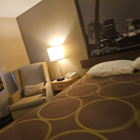במוטל Super 8 By Wyndham Ava מראה חיצוני תמונה