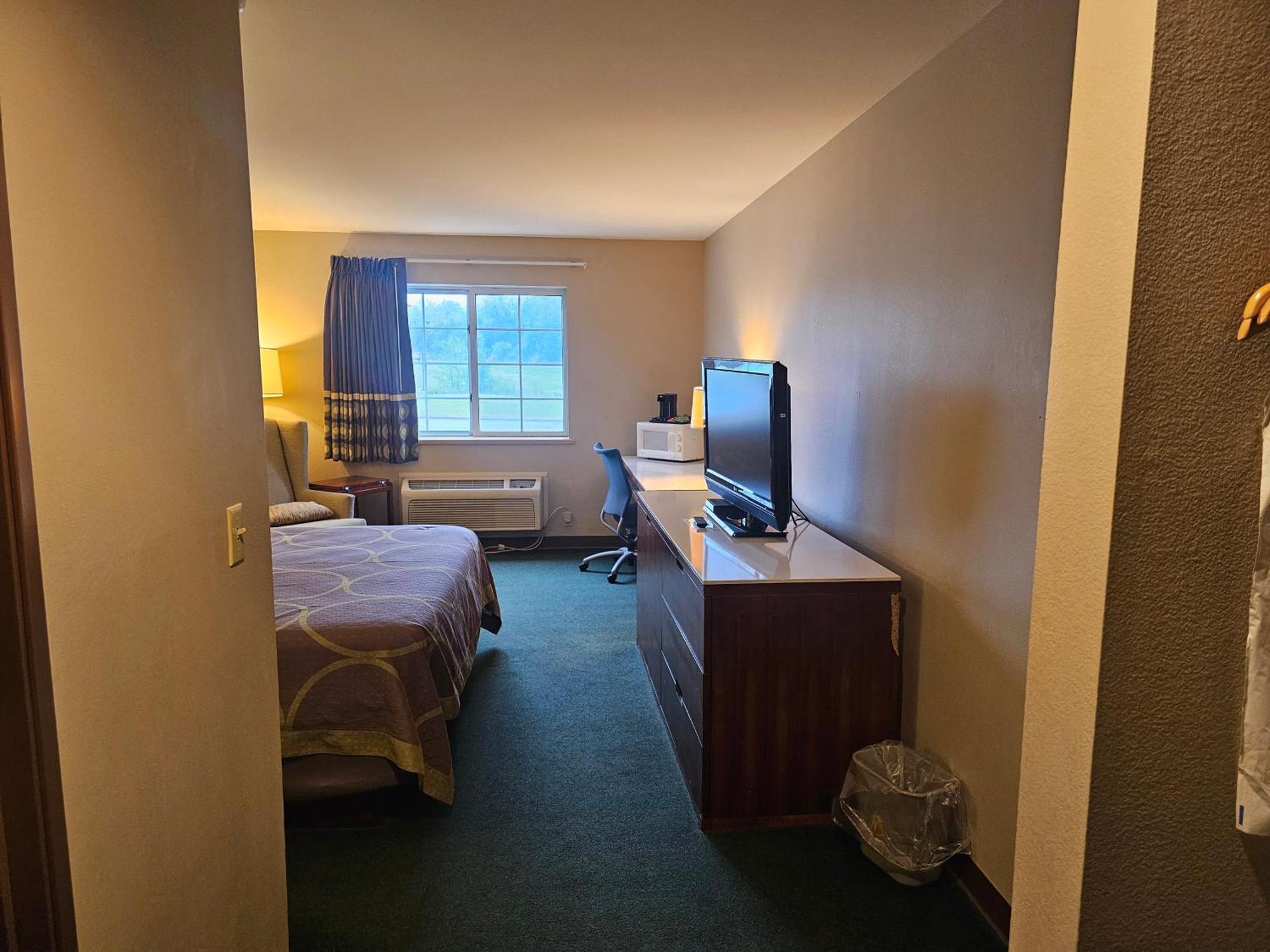 במוטל Super 8 By Wyndham Ava מראה חיצוני תמונה