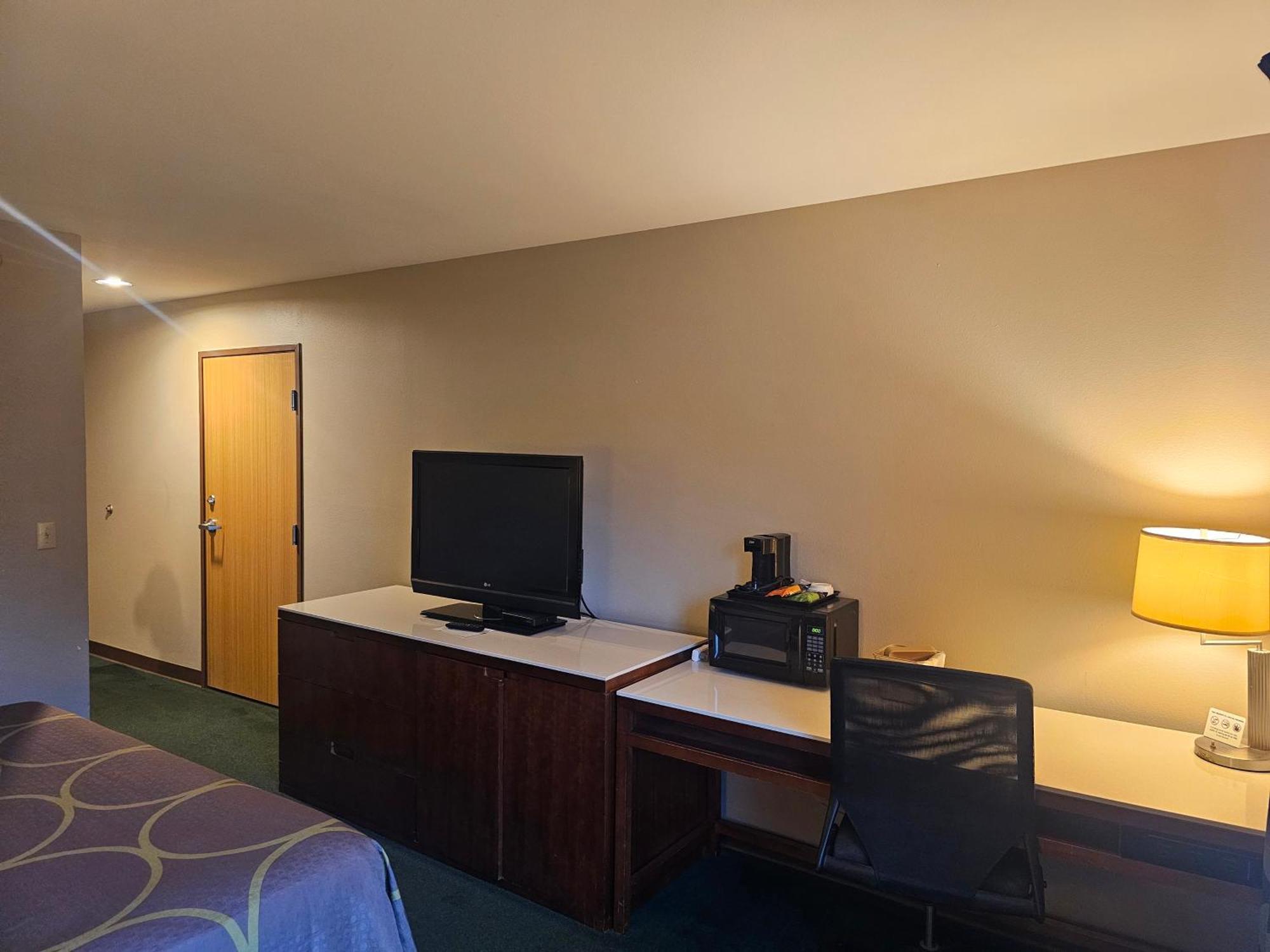 במוטל Super 8 By Wyndham Ava מראה חיצוני תמונה